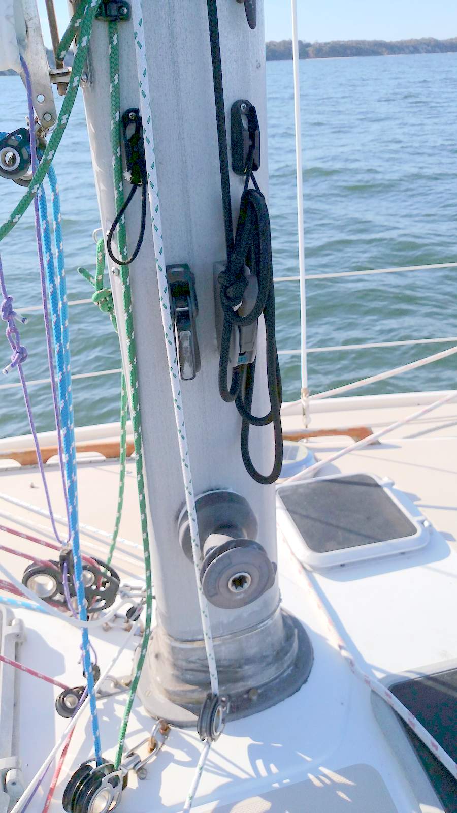 sailboat halyard mainsail